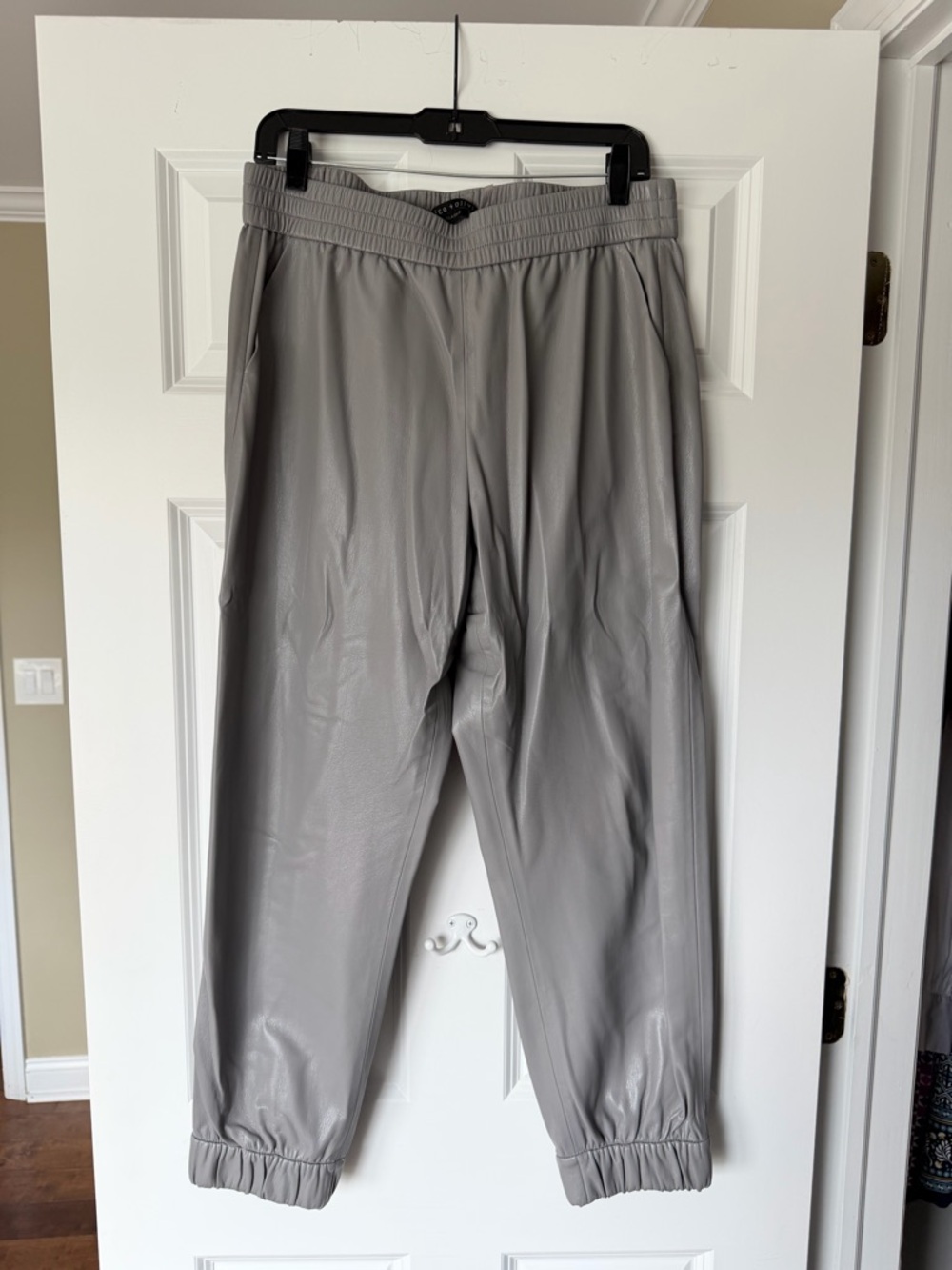 Alice + Olivia Light Gray Jogger Pants